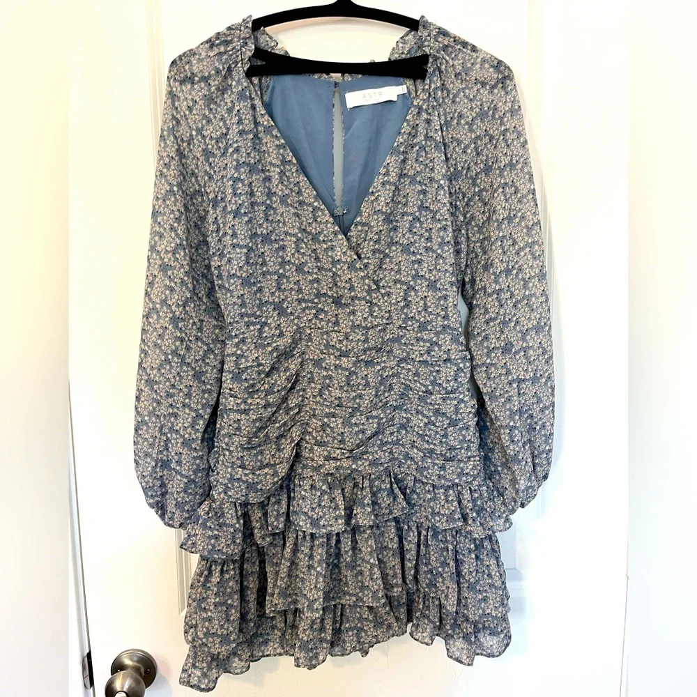ASTR The Label Tiered Ruffle Floral Mini Dress Size Small